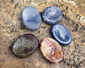 Pietra naturale di cristallo antistress, pietra da palmo levigata per calmare, alleviare lo stress, meditazione, pietra tascabile curativa, regalo per la consapevolezza e il relax.