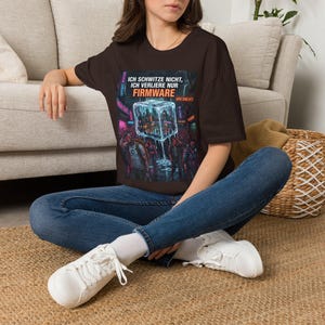 Firmware Humor T-shirt - "Jag svettas inte, jag förlorar bara firmware" Cyberpunk T-shirt