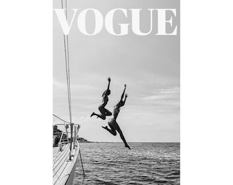 VOGUE Poster Schwarz weiß Jumping Off Boat | Vertikaler Fashion Wall Art Print