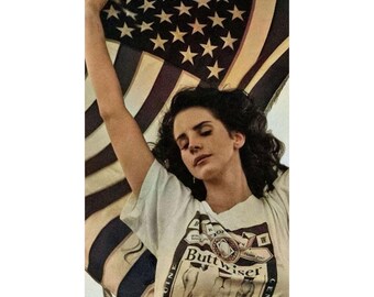Lana Del Rey mit Amerikanische Flagge Poster Print