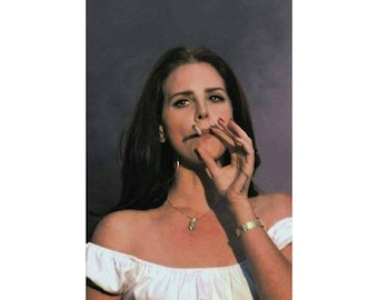 Lana Del Rey Plakat | Matt Vertikaler Posterdruck