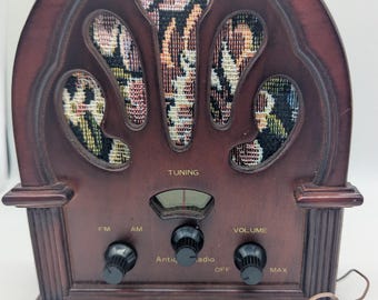 Radio AM/FM vintage en bois de style cathédrale, réplique rétro des années 1930, à poser sur une table et fonctionner sur piles.