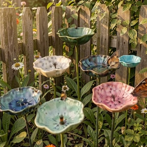 Abreuvoir à abeilles en céramique avec piquets | Décoration de jardin personnalisée pour pollinisateurs