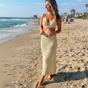 bali crochet dress Scroll to the last photo for the GORGEOUS landscape of Bali!  @mackenzieee_leigh is stunning in the Nyx crochet dress  Pattern on my  website! Event: @musestakeover Host: @alicetakeover Photos: @contentzaddy # crochet #model #