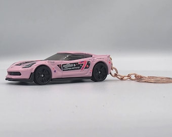 Llavero rosa Corvette C7 Z06 / Llavero personalizado de coche de metal fundido / Regalo Corvette para ella / Llavero de coche deportivo / Hot Wheels Corvette