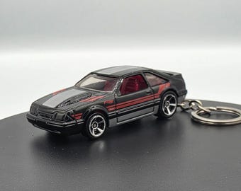 Llavero de coche a escala Ford Mustang GT 5.0 de 1987 – Mustang Fox Body personalizado de colección – Conversión Hot Wheels en negro y rojo