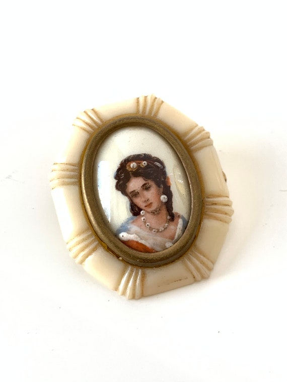 Hand-painted Limoges brooch.