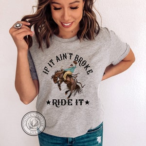 If it Ain&#39;t Broke Ride It t shirt, Western Cowboy Bronc Punchy Rodeo Cowgirl Bucking Horse Wild West, Comfort Colors Unisex T-shirt