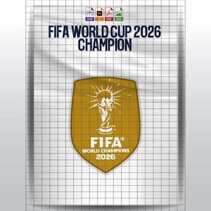 Puede incluir: Un diseño gráfico digital con el texto FIFA WORLD CUP 2026 CHAMPION en azul oscuro. Debajo, un emblema de escudo dorado muestra el logotipo de FIFA World Champions 2026 con un icono de trofeo, sobre un fondo de cuadrícula blanca con iconos.