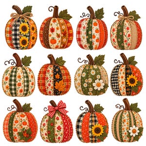 Puede incluir: Una colección de doce calabazas decorativas de tela con varios patrones de patchwork, incluyendo girasoles, margaritas, cuadros, vichy y hojas de otoño. Cada calabaza tiene un tallo marrón, hojas verdes y algunas incluyen lazos.