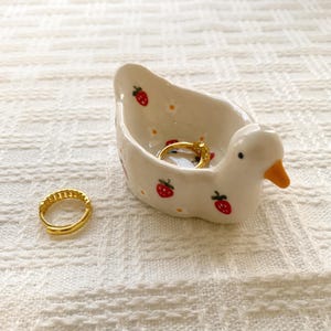 Custom duck ring holder,dove ring dish,Handcrafted Duck Figurines,Peace Dove Desk Decorat,ceramic dove Jewelry dish,engagement gift image 3