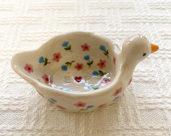 Custom ceramic dove jewelry dish,Handmade ceramic ring dove dish, Personalized dove with Bow Ring Dish,anniversary gift duck ornament