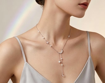 Colar artesanal com pingente em formato de Y, lua, estrela e pérola, estilo gargantilha celestial, joia delicada em prata, presente perfeito para aniversário ou ocasião especial.