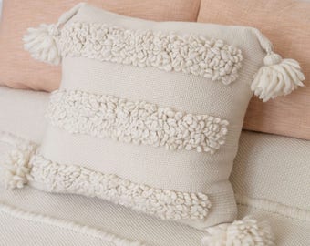 Knotted pillow, Chunky knit pillow cover, White African style giant knit loops, Decorative Geometric Pillowcase