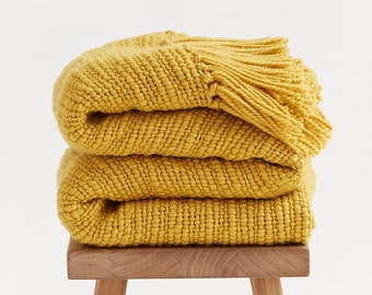 Warm and soft texture handwoven merino wool blanket, dyed by hand in honeycomb color.