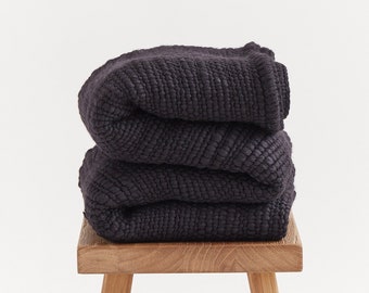 Couverture en laine mérinos confortable nordique noire