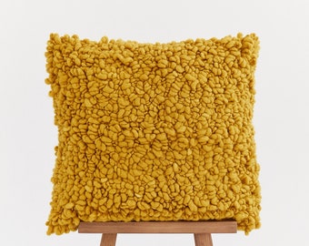 Housse de coussin texturé 3D en agneau pulpeux en jaune - Accessoire de décoration intérieure en laine mérinos tissée à la main