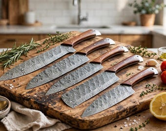 Set di coltelli da cucina Damasco fatti a mano / Collezione di 5 coltelli da chef / Affilati come un rasoio / Manico in legno di noce / Regalo personalizzato per