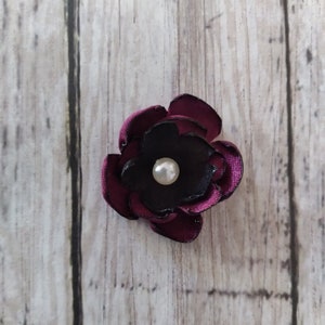 1-Zoll-Schwarz und Sangria Satin Blumen Verzierungen mit faux Perle Mitten