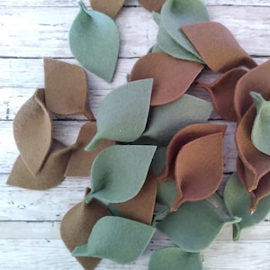 Acorn and grey green felt leaves for petal toss, brown flower girl leaves, autumn wedding, Thanksgiving table, 100% merino wool felt