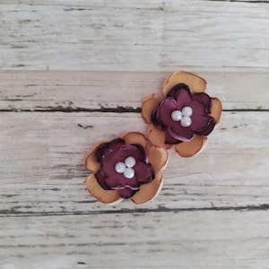 Ornements floraux en satin de canneberge et or antique de 2,5 cm (1 po.)