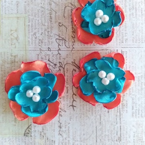 1 Zoll orange und türkis Satin Blumen Verzierungen mit faux Perle Mitten
