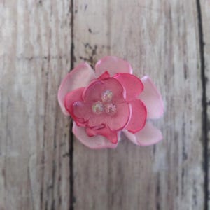 1-Zoll-Nelke, Rosa und Rosa Satinblumen Verzierungen, mit künstlichen Perlenmitten