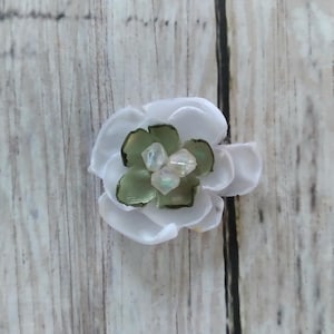 1 Zoll Limette und weiße Satin Blumen Verzierungen mit faux Perle Mitten