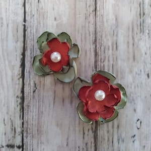 1-Zoll-Sellerie und Terrakotta satin Blumen Verzierungen mit faux Perle Mitten