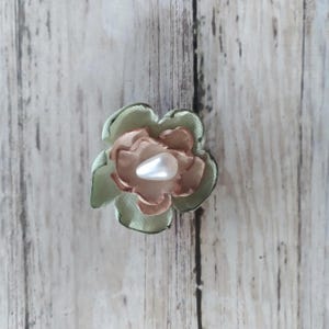1-Zoll-Sellerie und Champagner Satin Blumen Verzierungen mit faux Perle Mitten