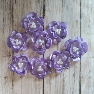 1 Zoll Satin Blume Verschönerung mit faux Perle Mitten, lila floralen Dekorationen