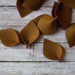 Brass colored felt leaves for petal toss, brown flower girl leaves, autumn wedding, Thanksgiving table, 100% merino wool felt