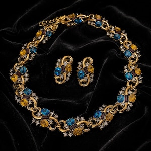Vintage Multi Gem Scroll Jewelry Set, Gold Curved Rhinestone Necklace Clip Earrings, Luxury Formal Wedding Gala Gift