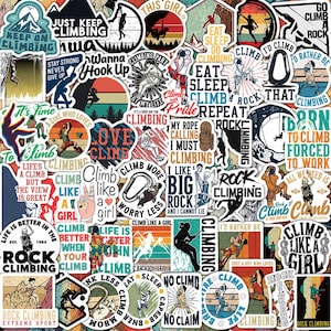Könnte beinhalten: Eine Sammlung zahlreicher Kletteraufkleber mit verschiedenen Illustrationen von Kletterern, Bergen und Seilen sowie motivierenden Texten wie Climb More Worry Less, Eat Sleep Climb Repeat und Life Is A Climb But The View Is Great.