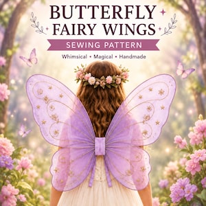 Könnte beinhalten: Ein Schnittmuster für Schmetterlings-Feenflügel mit dem Text BUTTERFLY FAIRY WINGS SEWING PATTERN Whimsical Magical Handmade. Das Bild zeigt ein Paar transparente violette Flügel mit goldenen Stern- und Wirbeldetails an einer Person.