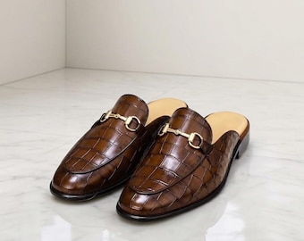 Mules de piel con estampado de cocodrilo para hombre / Mocasines sin talón con hebilla / Zapatos sin cordones marrones con relieve de cocodrilo / Mocasines hechos a mano de estilo italiano