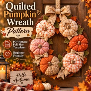 Puede incluir: Una corona de calabazas acolchadas con calabazas de tela en patrones naranja, crema y rosa, decorada con pequeños lazos y hojas verdes. El texto dice: Quilted Pumpkin Wreath Pattern, PDF Pattern + Full-Size Templates, Beginner Friendly, Hello Autumn.