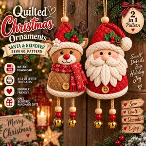 Könnte beinhalten: Ein Schnittmuster für gesteppte Weihnachtsanhänger in Form eines Rentiers und des Weihnachtsmanns. Das Rentier trägt eine rote Mütze und einen Schal, der Weihnachtsmann einen weißen Bart und eine rote Mütze. Beide haben baumelnde Beine mit Holzperlen.