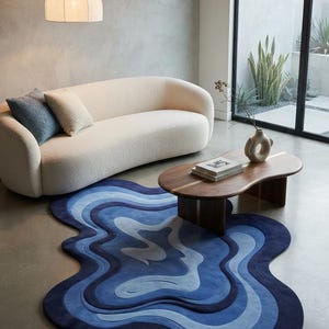 Handgemaakt abstract blauw wollen vloerkleed | Organisch onregelmatig gevormd tapijt | Modern design statement