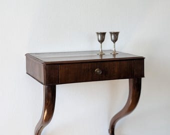 Antieke Italiaanse notenhouten consoletafel met hangende plank in Empire-stijl, eind 19e eeuw.