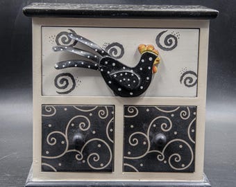 Tabletop Black & White Wooden 3 Drawer Chest with Hen Decoration, Mini Storage for Spices, Odds and Ends, Craft Supplies