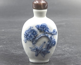 Antique Chinese Snuff Bottle, Blue and White Porcelain Small Bottle with Lid and Tiny Spoon