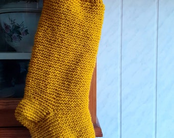 Bereit zum Versand! 21" Gestrickte Weihnachtsstrümpfe Handgestrickte Wolle Gelbe Schneeflocken Ornament im skandinavischen Stil