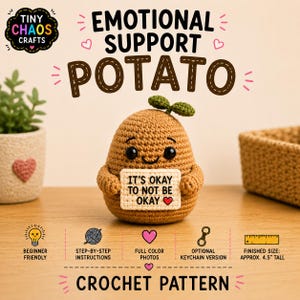 Puede incluir: Un juguete de patata de ganchillo marrón con ojos negros y un pequeño brote verde encima. Sostiene un cartel rectangular blanco con el texto IT'S OKAY TO NOT BE OKAY y un corazón rojo. La imagen incluye un patrón de ganchillo, 11,43 cm de alto.