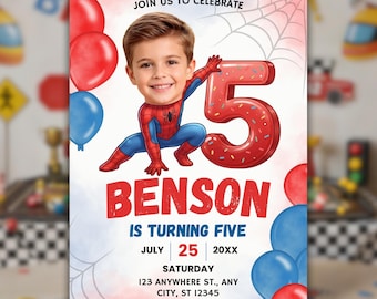 Invitación de cumpleaños personalizada con cara de pequeño héroe, invitación de cumpleaños de superhéroe, invitación de 5º cumpleaños, plantilla de Canva