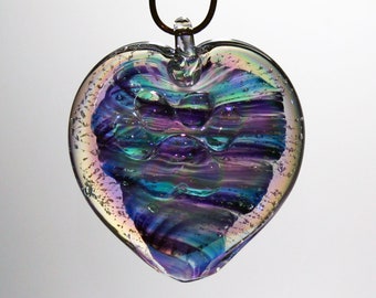 Atrapasueños de cristal con forma de corazón con huella de pata: recuerdo de cenizas de cremación para mascotas