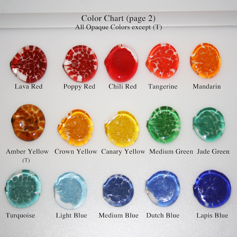 Puede incluir: Carta de colores que muestra 12 colores de vidrio opaco, incluyendo rojo, amarillo, verde y azul. La carta est&aacute; etiquetada con los nombres de los colores, como Rojo Lava, Rojo Amapola, Rojo Chile, Mandarina, Mandarina, Amarillo &Aacute;mbar, Amarillo Corona, Amarillo Canario, Verde Medio, Verde Jade, Turquesa, Azul Claro, Azul Medio, Azul Holand&eacute;s y Azul Lapisl&aacute;zuli.