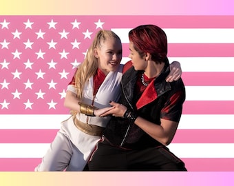 Malachi Barton & Freya Skye Pink Flagge Wandbehang | Novahelle | Zombies 4 Fan Dekor | Disney Film Wand Kunst | Ästhetische Wohnheim Dekor