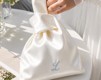 Personalisierte, bestickte Satintasche mit Knotenmuster, individuelle Brautclutch für Hochzeitsgäste, japanisches Armbandtäschchen, Geschenk für Brautjungfern, Gastgeschenk