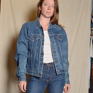 Vinage medium 20 Levis denim jacket Irregular medium wash distressed cowboy grunge punk 707060216 classic work wear greaser badass unisex